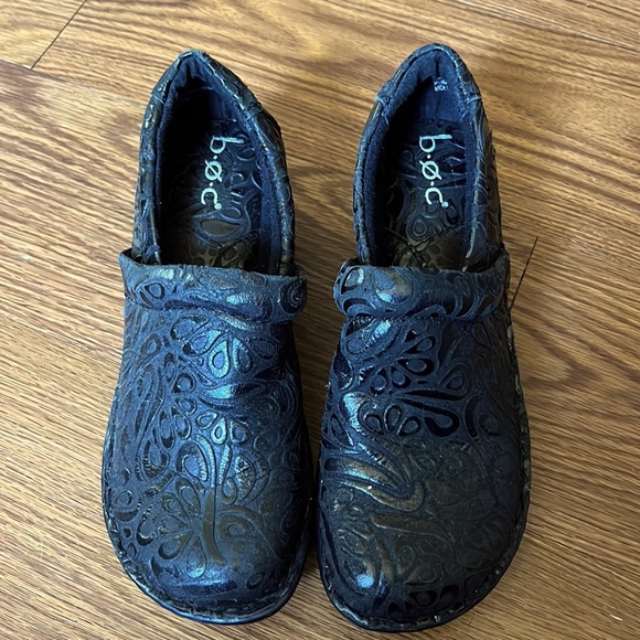 b.o.c. clogs, beautiful and decorative leather uppers, soles are perfect - Picture 2 of 4